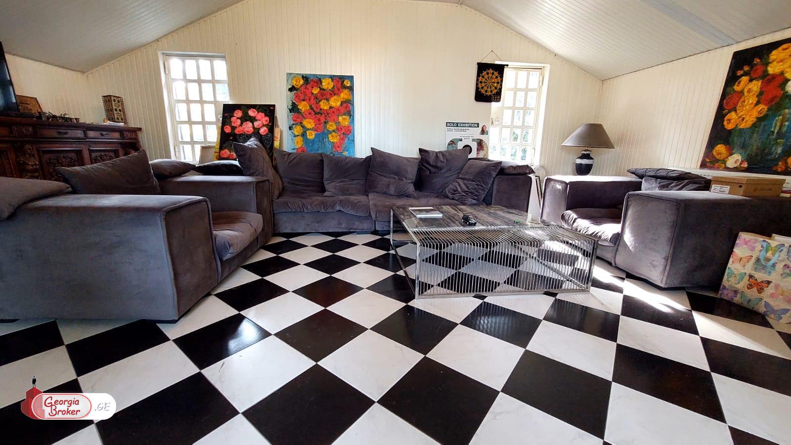 იყიდება ახალი გარემონტებული 5 ოთახიანი  აგარაკი წეროვანში